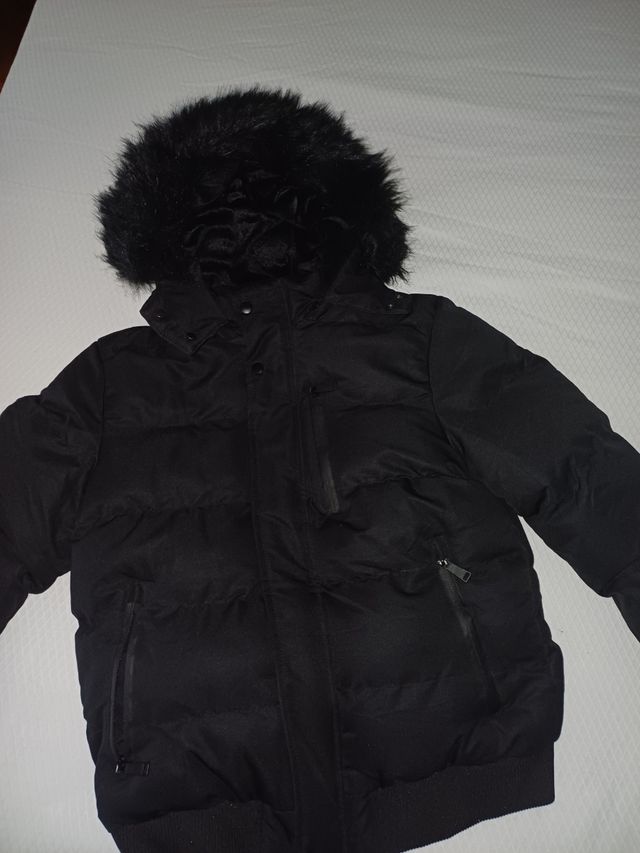 Abrigo con pelo negro