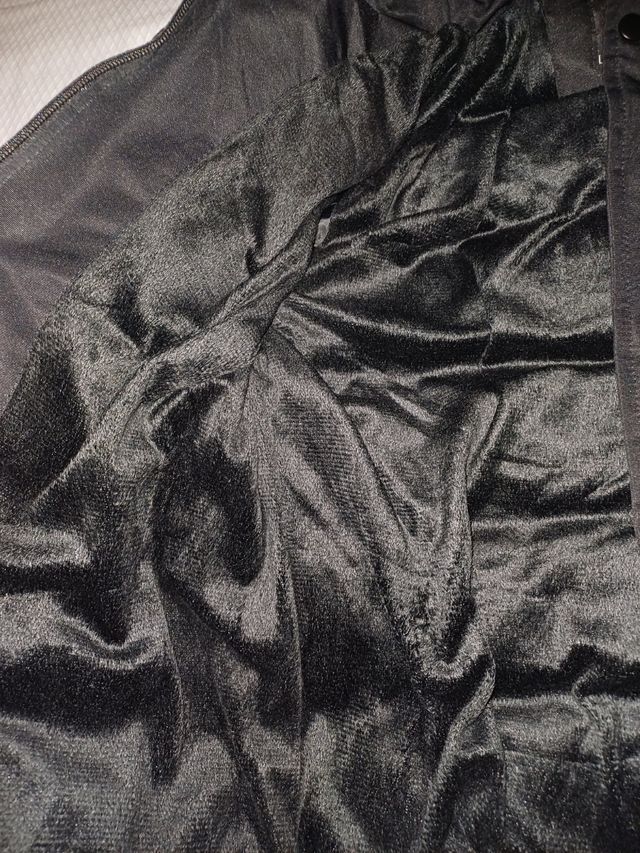 Abrigo con pelo negro