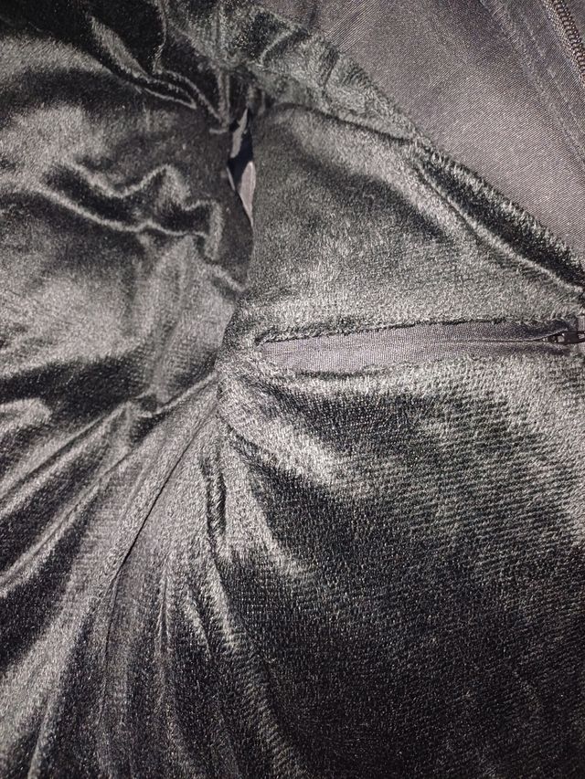 Abrigo con pelo negro