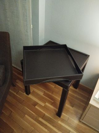 Mesa auxiliar forrada en piel