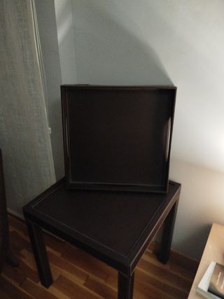 Mesa auxiliar forrada en piel