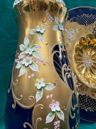 Elegante plato de cristal con bombonera a juego