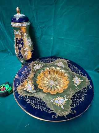 Elegante plato de cristal con bombonera a juego