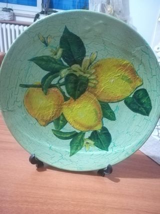 Piatto decorativo in decoupage 