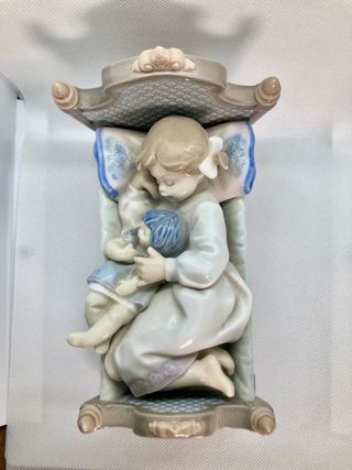 FIGURA LLADRÓ “DORMIDITAS EN LA CUNA” REF: 5717