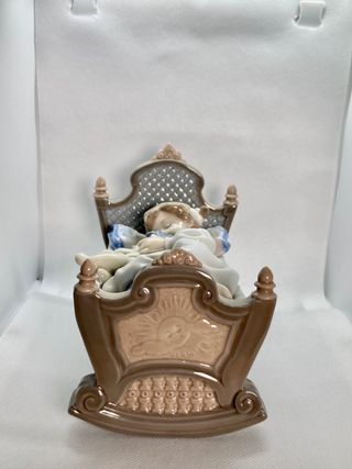 FIGURA LLADRÓ “DORMIDITAS EN LA CUNA” REF: 5717