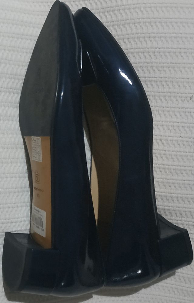 Latouche ladies flats size 40, leather