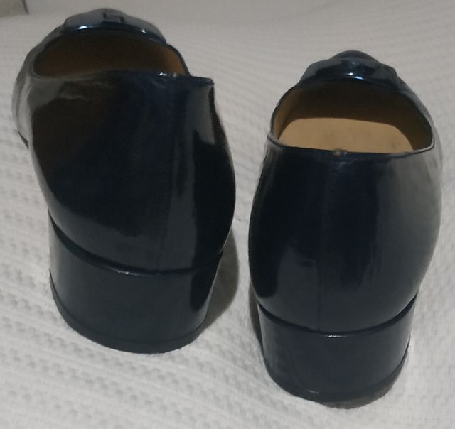 Latouche ladies flats size 40, leather