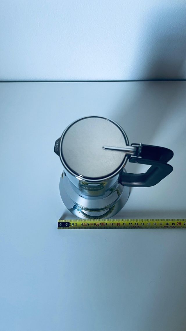 Caffettiera 9090 di Richard Sapper per Alessi