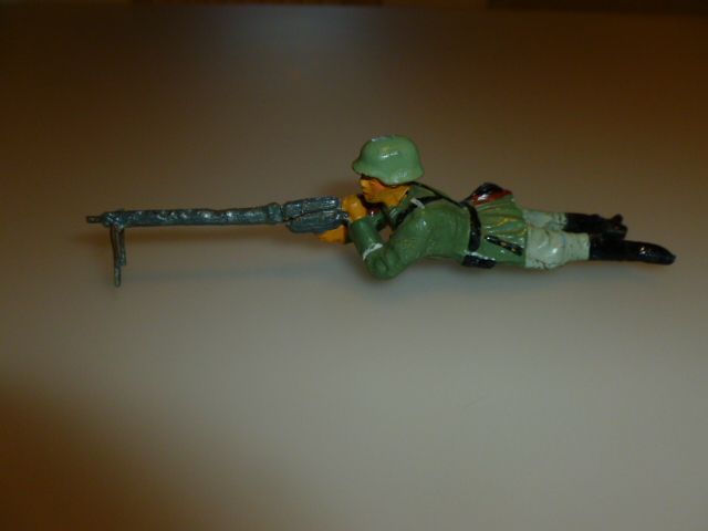 lineol  soldato tedesco  con mitragliere