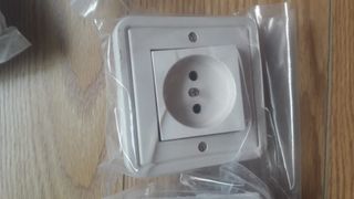 Enchufes e interruptores. oferta por lote