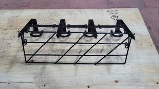 Perchero de hierro para colgar.