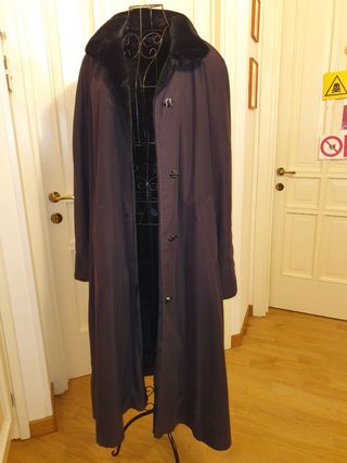 Cappotto lungo nero caldo e classico