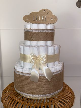 Tarta de pañales 3 pisos Dodot Sensitive,Aprox.73u