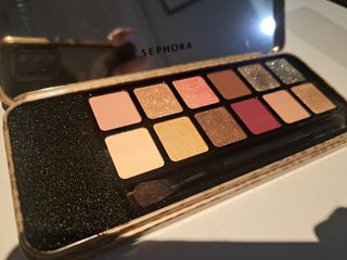 Estuche de sombras ojos. Maquillaje