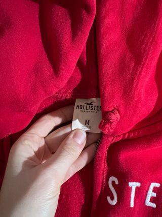 Sudadera talla M. Hollister nueva roja. Unisex