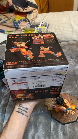Figura Goku con caja