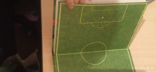Kika superbruja loca por el fútbol 