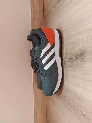 Zapatillas adidas (nuevas,sin caja original)