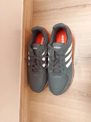 Zapatillas adidas (nuevas,sin caja original)