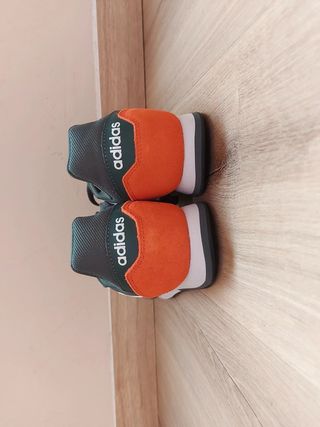 Zapatillas adidas (nuevas,sin caja original)