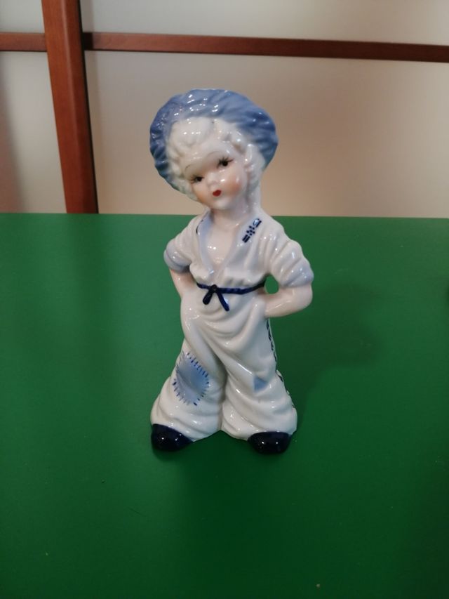 Statuina in porcellana