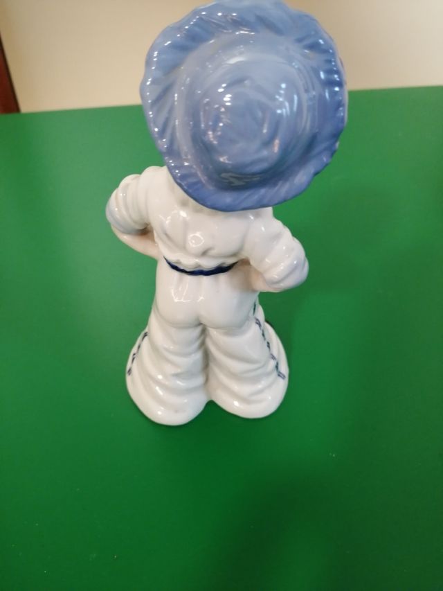 Statuina in porcellana