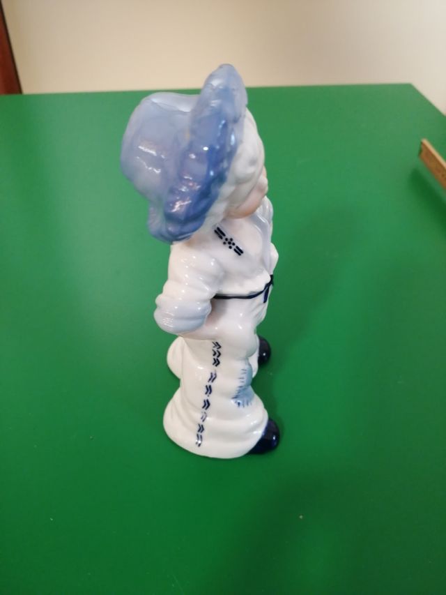 Statuina in porcellana