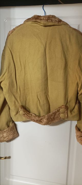 Chaqueta tejido de lana con apliques de astracan