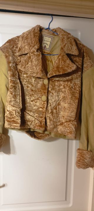 Chaqueta tejido de lana con apliques de astracan