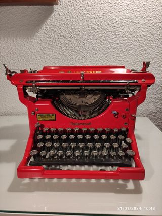 Máquina de escribir UNDERWOOD antigua