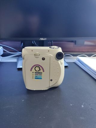 Cámara Fujifilm Instax mini7s + 2 carretes + pilas