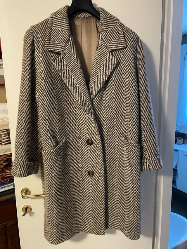 cappotto in lana mai indossato creato in sartoria