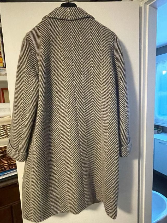 cappotto in lana mai indossato creato in sartoria