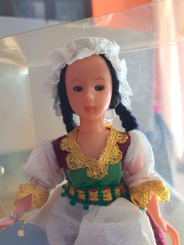 Bambola vintage da collezione