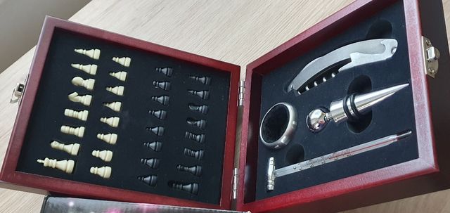 ACESSÓRIOS PARA O JOGO DE VINHO E XADREZ