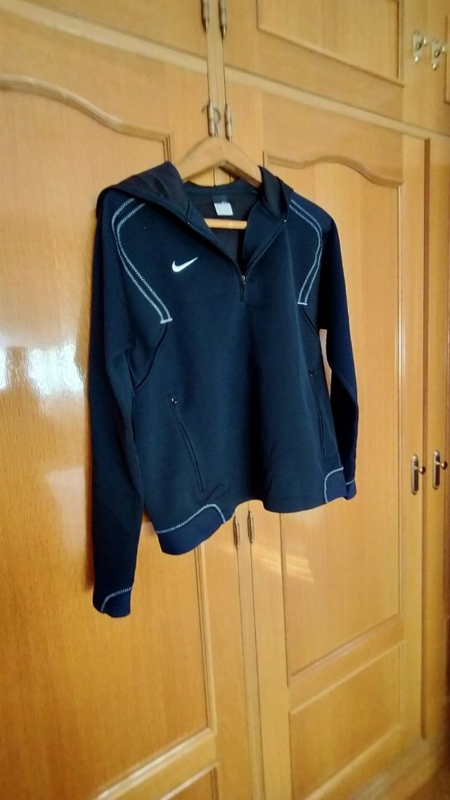 Sudadera Nike azul marino con capucha 