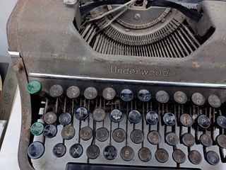 Maquina de escribir antigua