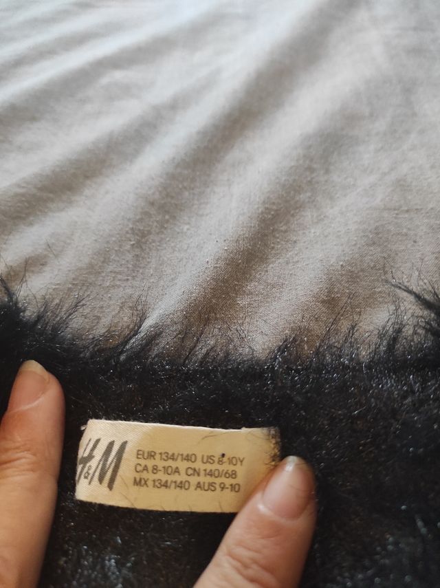 Jersey talla 8-10 años, con lentejuelas.