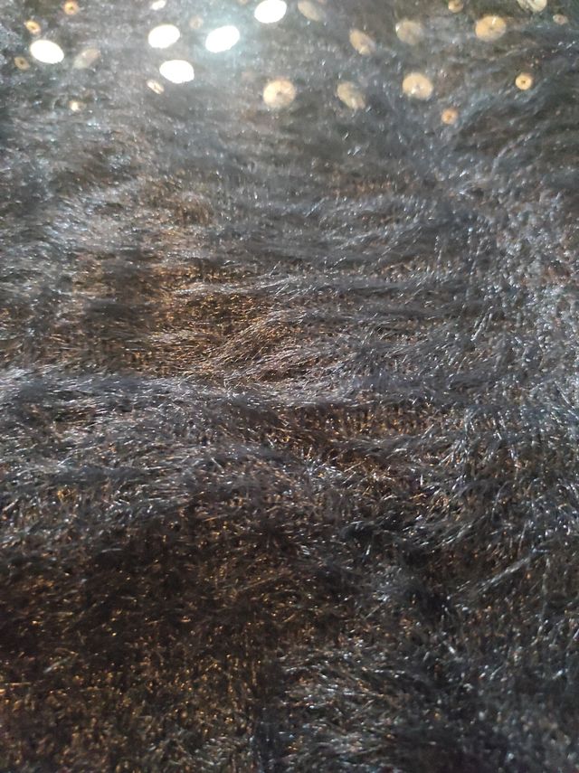 Jersey talla 8-10 años, con lentejuelas.