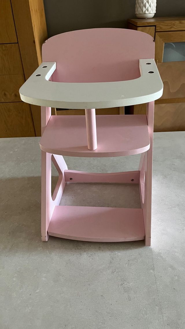 trona para muñecos de madera