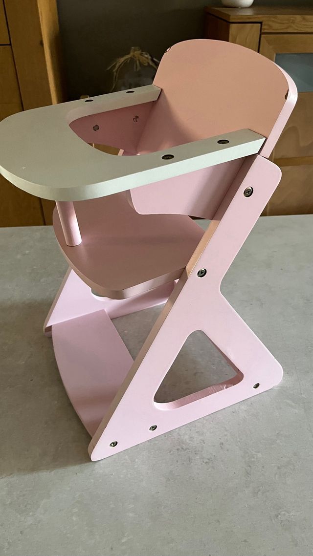 trona para muñecos de madera