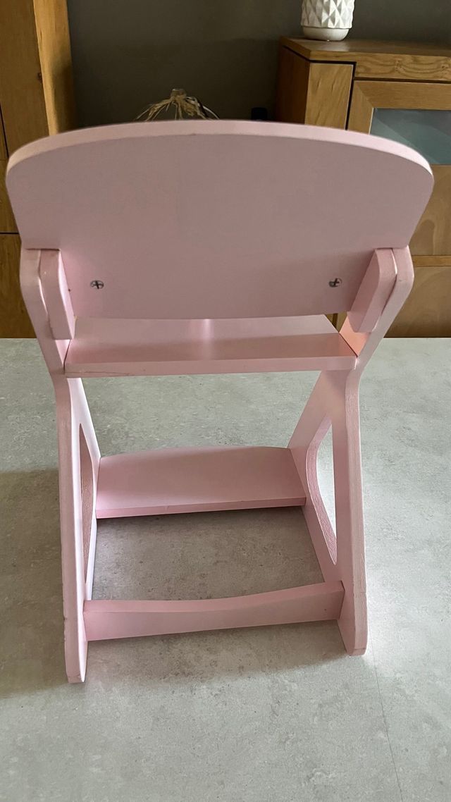 trona para muñecos de madera