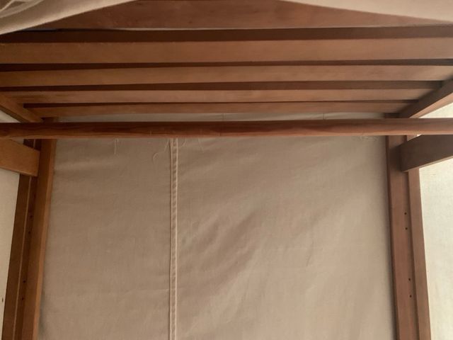 Armario madera y tela