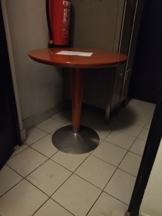 SILLA PARA DESPACHO DE PIEL REGULABLE CON RUEDAS