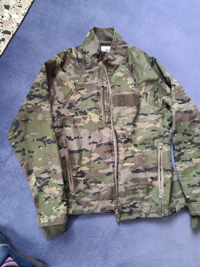 Forro polar pixelado boscoso, militar