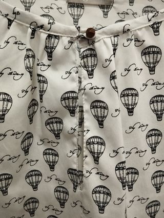 Blusa con estampado de globos 