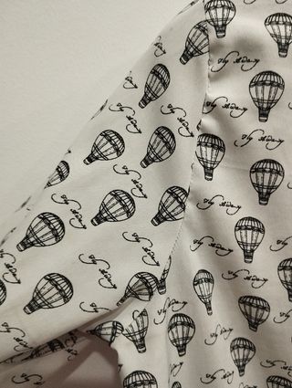 Blusa con estampado de globos 
