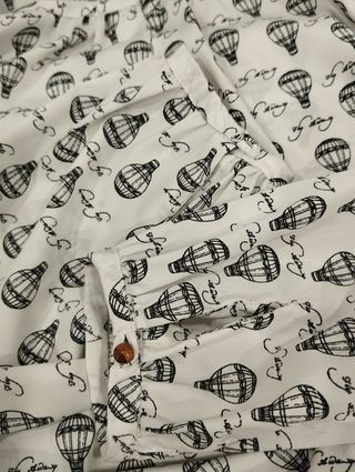 Blusa con estampado de globos 