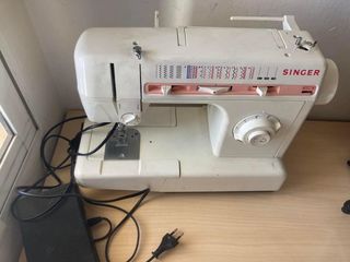 Máquina de coser eléctrica